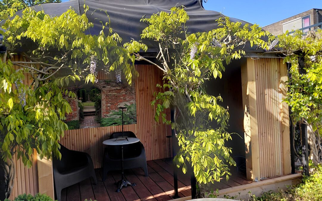 Moderne tuinoverkapping gerealiseerd in Gouda